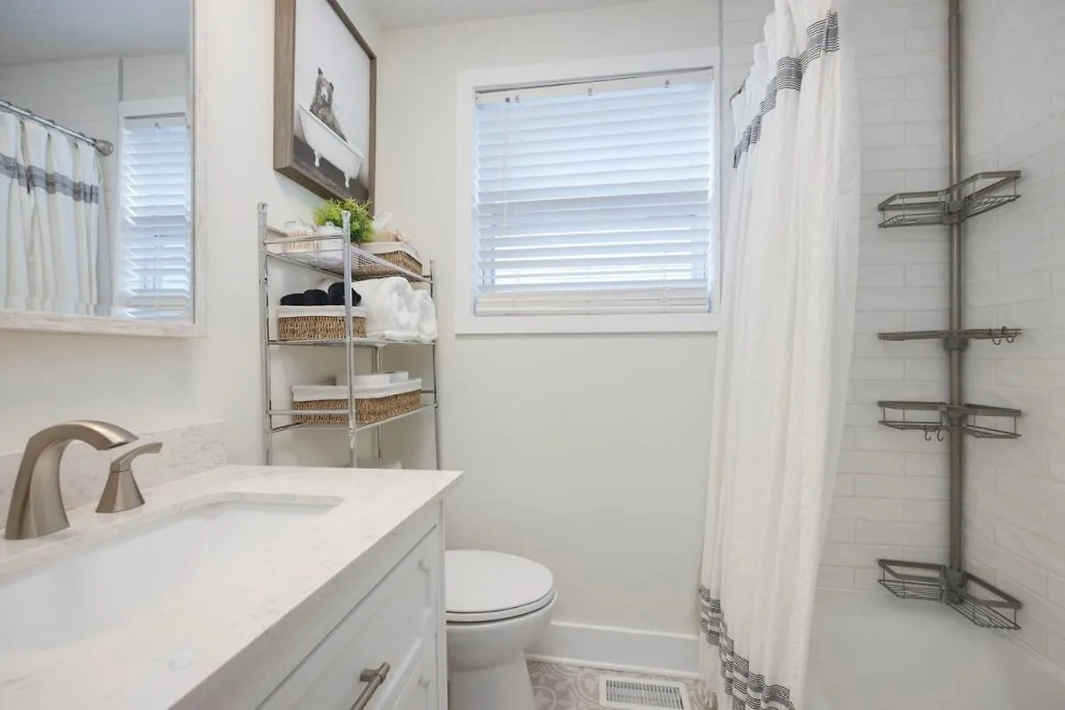 Apartment Cottage Near Downtown, King Bed, Private Yard, Free Parking Nashville