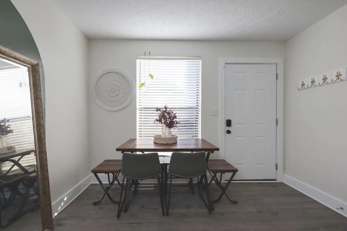 Cottage Near Downtown, King Bed, Private Yard, Free Parking Nashville