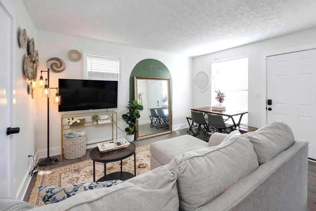 Cottage Near Downtown, King Bed, Private Yard, Free Parking Nashville
