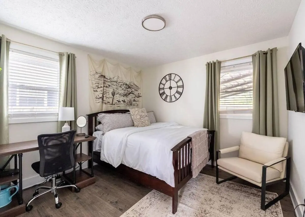 Cottage Near Downtown, King Bed, Private Yard, Free Parking Nashville 0*,  United States